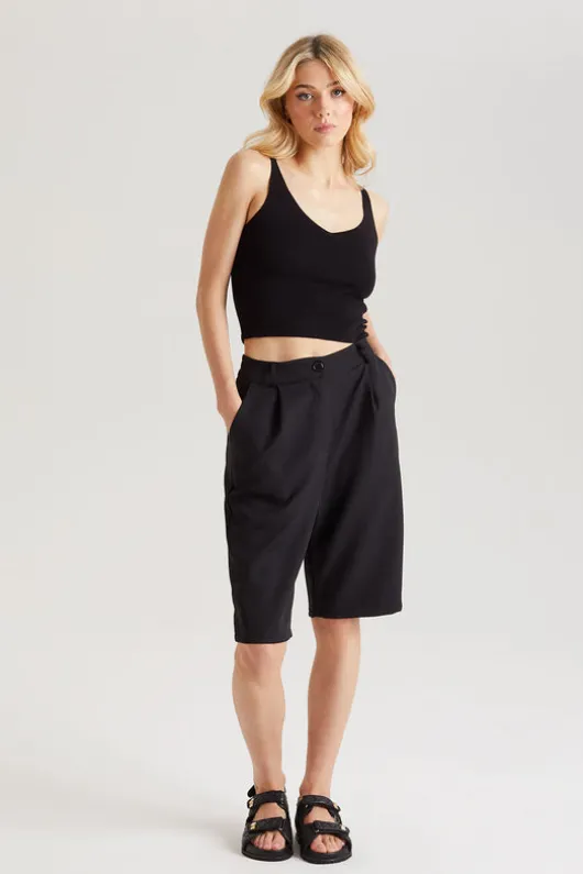 Black Tailored Bermuda Short