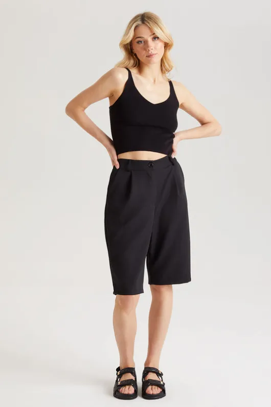 Black Tailored Bermuda Short