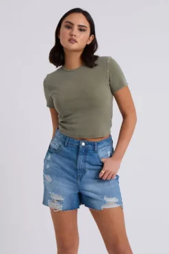 Mid-Wash Ripped Mom Short
